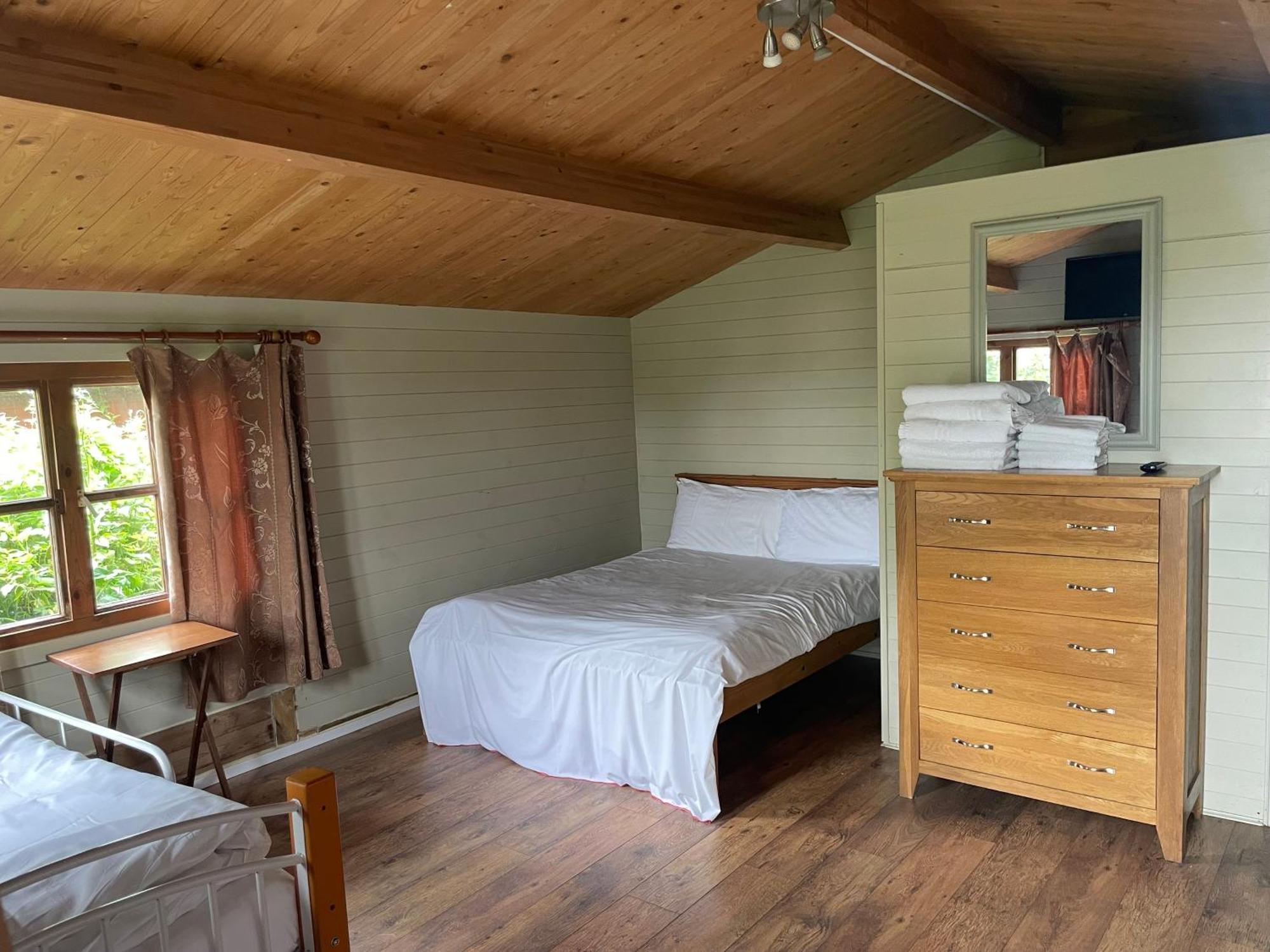 Bridge Farm Guesthouse Rooms Dundry Eksteriør bilde