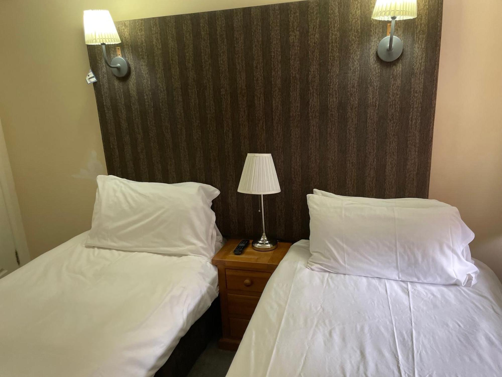 Bridge Farm Guesthouse Rooms Dundry Eksteriør bilde
