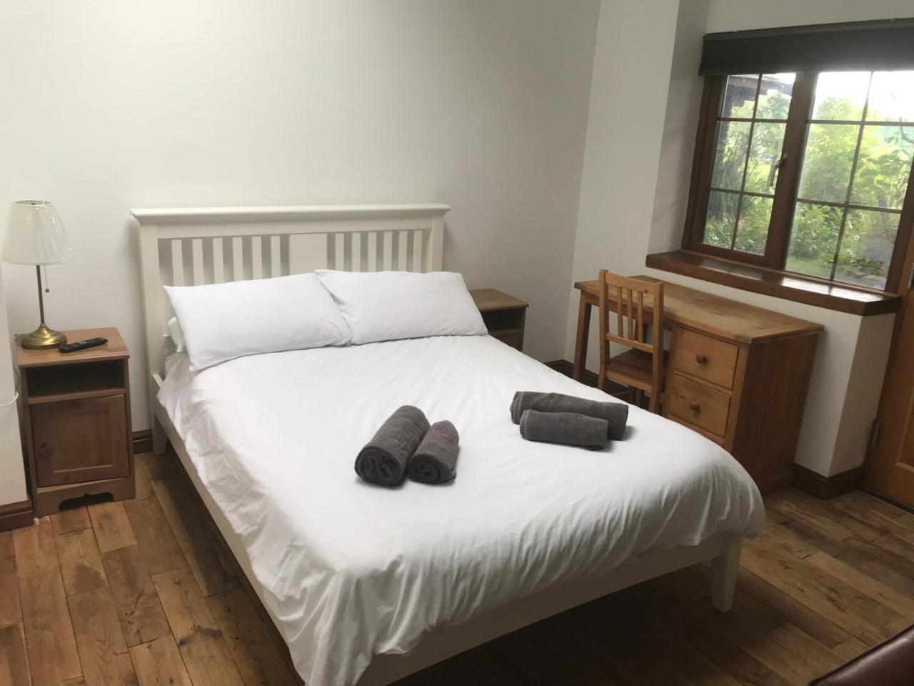 Bridge Farm Guesthouse Rooms Dundry Eksteriør bilde